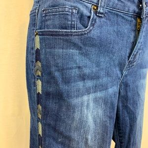 Westport embroidered skinny signature fit Jeans embroidered sides , Size 4